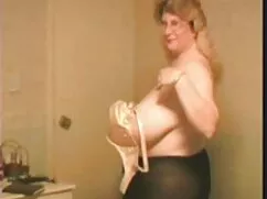 Tiene una moza en mu ...