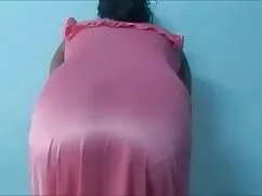 La perra muestra sus ...