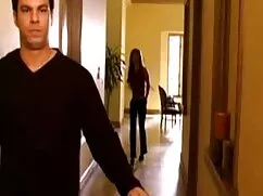 Chica con un agujero ...