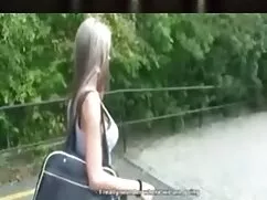 Mujer en medias sacu ...