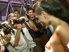 Espiando a videos le ...