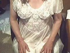 Lucie Wilde se acari ...