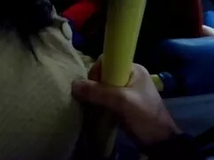 El chico se pajea y  ...