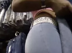 Una chica con una ma ...